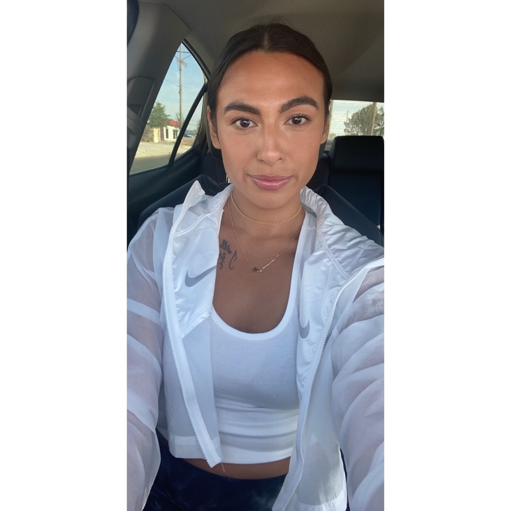 Meet your Posher, Mia